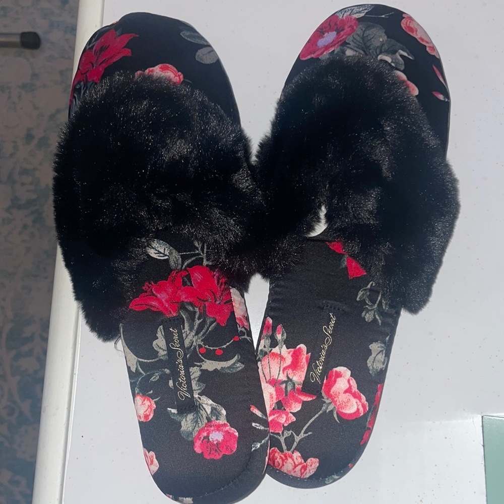 NWT Victorias Secret Floral Slippers